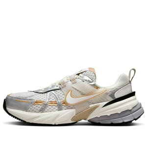 Nike �i�C�L ���f�B�[�X �X�j�[�J�[ White/Khaki/Metallic Silver/White �y(WMNS) Nike V2K Run 'Khaki Metallic Silver' HJ7245-100�z �T�C�Y US_8.5(25.5cm)
