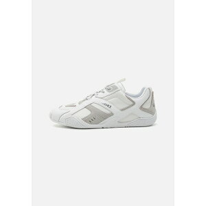 FT[` Y T_ V[Y Trainers - white/concrete