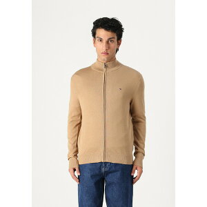 �g�~�[ �q���t�B�K�[ �����Y �j�b�g&�Z�[�^�[ �A�E�^�[ ESSENTIAL ZIP - Cardigan - safari canvas