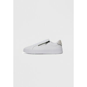 トミー ヒルフィガー メンズ スニーカー シューズ COURT - Trainers - white