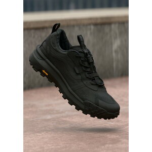 oY Y Xj[J[ V[Y MTE CROSSPATH XC GORE TEX UNISEX - Trainers - blackout