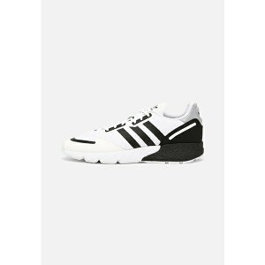 AfB_XIWiX Y Xj[J[ V[Y ZX 1K BOOST UNISEX - Trainers - white/black/silver