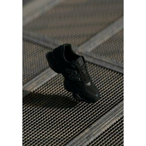 �j���[�o�����X ���f�B�[�X �X�j�[�J�[ �V���[�Y U9060 UNISEX - Trainers - black