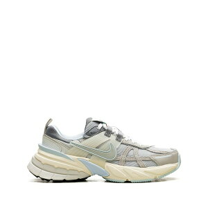�i�C�L ���f�B�[�X �X�j�[�J�[ �V���[�Y V2k run metallic platinum sneakers Neutrals