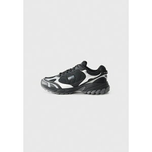 g~[qtBK[ fB[X Xj[J[ V[Y Trainers - black
