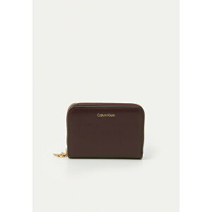 JoNC fB[X z ANZT[ HARDWARE MONOGRAM - Wallet - fudge