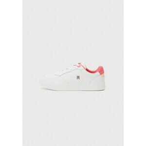 g~[ qtBK[ fB[X Xj[J[ V[Y ELEVATED COURT - Trainers - white/washed cherry