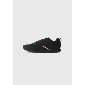 g~[ qtBK[ Y T_ V[Y NEW RUNNER EVA CORPO - Trainers - black