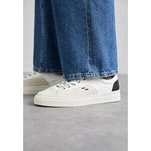 tBOs[X Y Xj[J[ V[Y RIVIERA UNISEX - Trainers - white