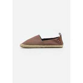 ピア ワン メンズ サンダル シューズ UNISEX - Espadrilles - dark brown