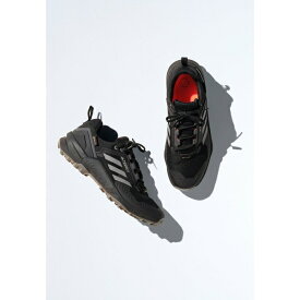 アディダス テレックス メンズ スニーカー シューズ TERREX SWIFT R2 GORE-TEX - Trainers - core black/grey three/solar red