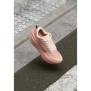 iCL fB[X tBbglX X|[c VOMERO PLUS - Road running shoes - particle pink/metallic rose gold/silt red/taupe grey