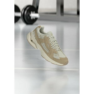 A_[A[}[ Y tBbglX X|[c SOLA UNISEX - Training shoe - summit white/khaki base/city khaki