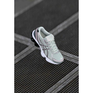 �A�V�b�N�X �����Y �X�j�[�J�[ �V���[�Y GEL KINETIC FLUENT UNISEX - Trainers - glacier grey/graphite grey