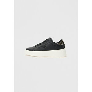 g~[ qtBK[ fB[X Xj[J[ V[Y Trainers - black