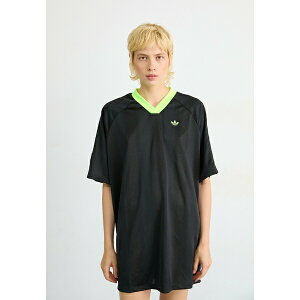 AfB_XIWiX fB[X s[X gbvX DRESS - Jersey dress - black/signal green