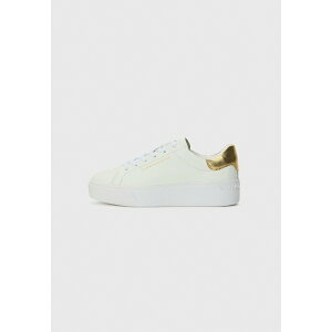 g~[ qtBK[ fB[X Xj[J[ V[Y ESSENTIAL COURT - Trainers - white/gold-colouerd