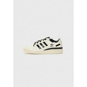 AfB_XIWiX fB[X Xj[J[ V[Y FORUM LOW CL - Trainers - off white/core black