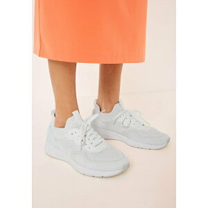 ^}X fB[X Xj[J[ V[Y Trainers - white
