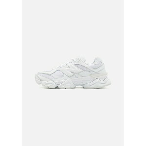 �j���[�o�����X �����Y �X�j�[�J�[ �V���[�Y 9060 UNISEX - Trainers - white