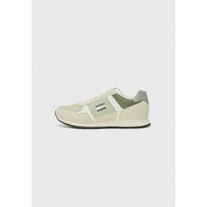 トミーヒルフィガー メンズ スニーカー シューズ RUNNER CASUAL - Trainers - aruba green