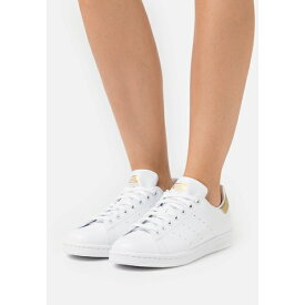 アディダスオリジナルス レディース スニーカー シューズ STAN SMITH - Trainers - footwear white/gold metallic