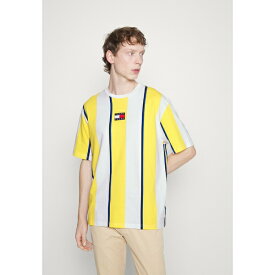トミーヒルフィガー メンズ Tシャツ トップス SKATER VERTICAL STRIPE TEE - Print T-shirt - warm yellow