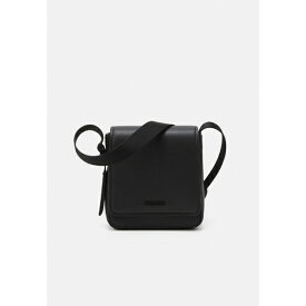 カルバンクライン メンズ ショルダーバッグ バッグ MINIMAL FOCUS CUBE REPORTER UNISEX - Across body bag - black