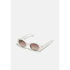 ゲス レディース サングラス＆アイウェア アクセサリー Sunglasses - white