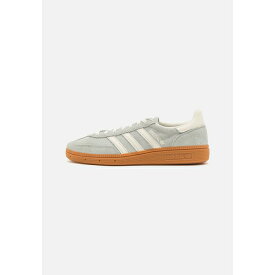 アディダスオリジナルス レディース スニーカー シューズ HANDBALL SPEZIAL - Trainers - silver/off white