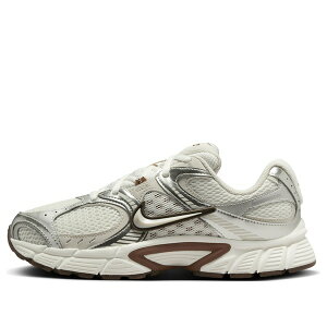 Nike �i�C�L ���f�B�[�X �X�j�[�J�[ �y(WMNS) Nike V5 RNR 'Sail Fauna Brown' HQ7901-102�z �T�C�Y US_W_10.5