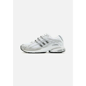アディダスオリジナルス レディース スニーカー シューズ ADISTAR CUSHION - Trainers - footwear white/grey five/silver metallic