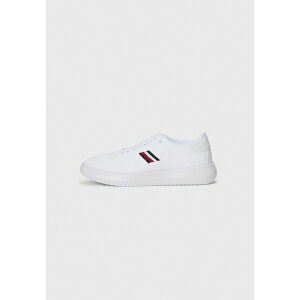 トミー ヒルフィガー メンズ スニーカー シューズ Trainers - white