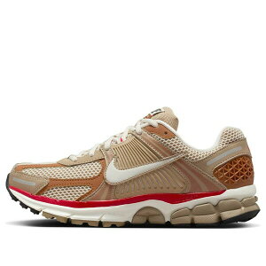 Nike �i�C�L ���f�B�[�X �X�j�[�J�[ Khaki/Phantom/Fire Red/Sail �y(WMNS) Nike Air Zoom Vomero 5 'Khaki Fire Red' HV0826-247�z �T�C�Y US_5(22.0cm)
