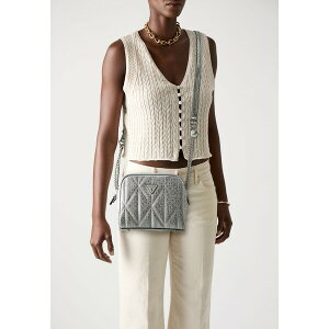 QX fB[X V_[obO obO ALDINA CAMERA CROSSBODY - Cross body bag - silver-coloured