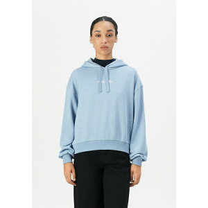 g~[ qtBK[ fB[X p[J[EXEFbgVc AE^[ CLASSIC SCRIPT HOODIE - Sweatshirt - brisk blue