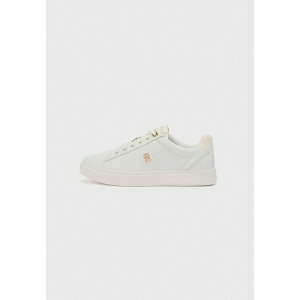 g~[ qtBK[ fB[X Xj[J[ V[Y ESSENTIAL ELEVATED COURT - Trainers - white