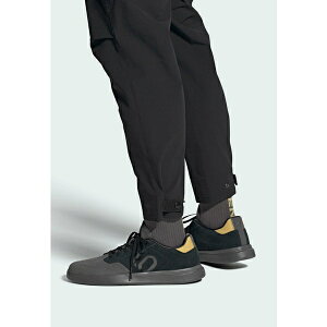 t@Cue Y T_ V[Y Trainers - core black charcoal oat