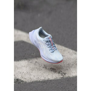 AVbNX fB[X tBbglX X|[c DYNABLAST 5 - Road running shoes - blue fade/white