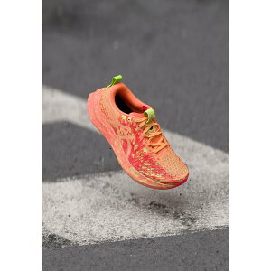 アシックス レディース フィットネス スポーツ NOOSA TRI 16 - Road running shoes - orange glow/flash red