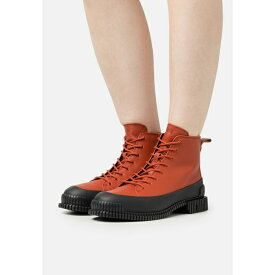 カンペール レディース ブーツ シューズ PIX - Lace-up ankle boots - black/orange