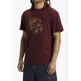 ディーシー メンズ Tシャツ トップス REBUILD - Print T-shirt - tawny port
