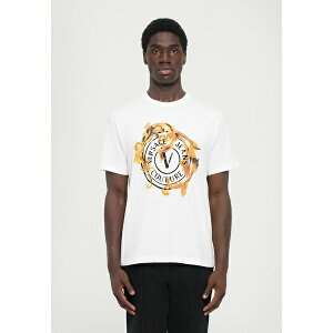 xT[` Y T_ V[Y EMBLEM BAROQUE - Print T-shirt - white/gold