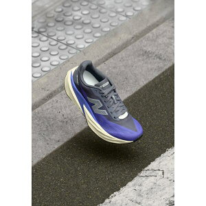 �j���[�o�����X ���f�B�[�X �X�j�[�J�[ �V���[�Y FUELCELL REBEL V5 - Road running shoes - electric indigo