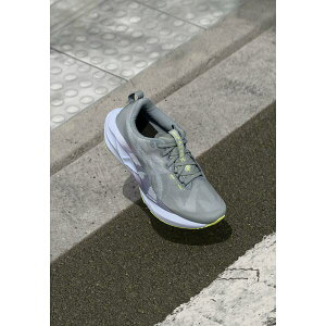 AVbNX fB[X ejX X|[c NOVABLAST 5 - Road running shoes - gravel/blue fade