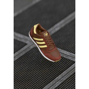 AfB_XIWiX fB[X Xj[J[ V[Y GALAXY OG - Trainers - preloved brown/almost yellow/fox brown