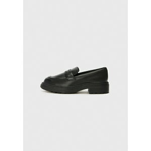 N[NX fB[X T_ V[Y Moccasins - black