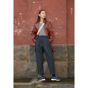 j[oX fB[X Xj[J[ V[Y WS327 - Trainers - black