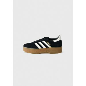 �A�f�B�_�X�I���W�i���X ���f�B�[�X �X�j�[�J�[ �V���[�Y HANDBALL SPEZIAL BOLD W - Trainers - core black/core white/gum
