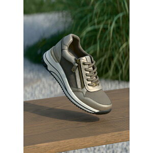 �g���e�C���[ ���f�B�[�X �X�j�[�J�[ �V���[�Y Trainers - platin-coloured